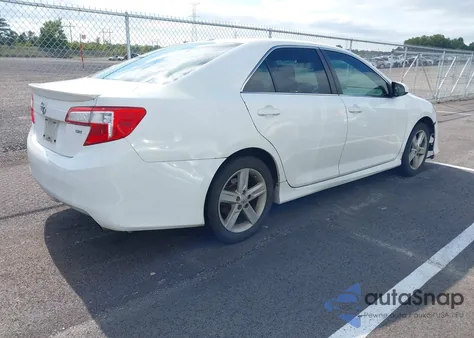 2013 Toyota Camry Se z USA, uszkodzony, nr VIN 4T1BF1FK6DU680826